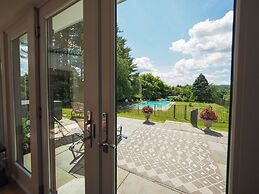 Charming 6 Bdrm Countryside Stay