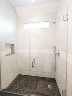 Charming 6 Bdrm Countryside Stay