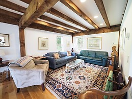 Charming 6 Bdrm Countryside Stay