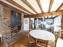 Charming 6 Bdrm Countryside Stay