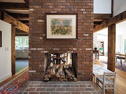 Charming 6 Bdrm Countryside Stay