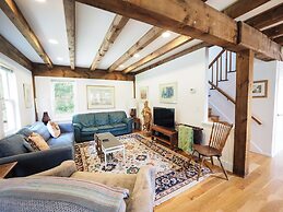 Charming 6 Bdrm Countryside Stay