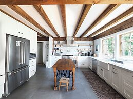 Charming 6 Bdrm Countryside Stay