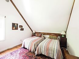 Charming 6 Bdrm Countryside Stay