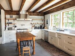 Charming 6 Bdrm Countryside Stay