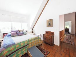 Charming 6 Bdrm Countryside Stay