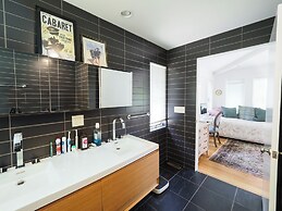 Charming 6 Bdrm Countryside Stay