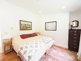 Charming 6 Bdrm Countryside Stay