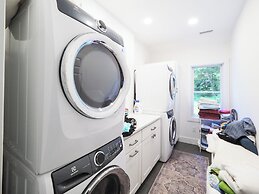 Charming 6 Bdrm Countryside Stay