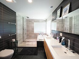 Charming 6 Bdrm Countryside Stay