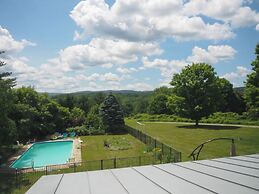 Charming 6 Bdrm Countryside Stay