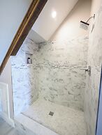 Charming 6 Bdrm Countryside Stay