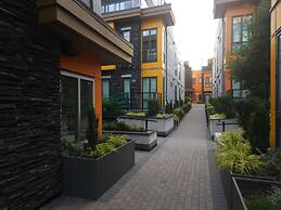 Signature Airport Proximity suite