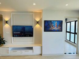 Gold Coast Balcony Serviced Apartment