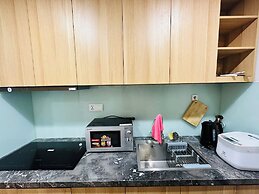 Gold Coast Balcony Serviced Apartment