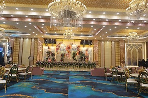 The Sandalwood By La Carnation