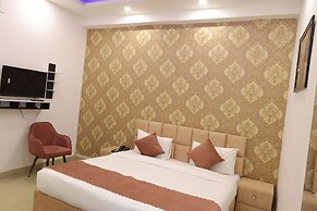 The Sandalwood By La Carnation