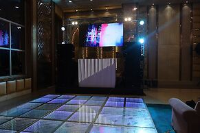 The Sandalwood By La Carnation