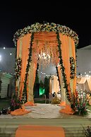 The Sandalwood By La Carnation