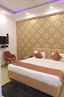 The Sandalwood By La Carnation