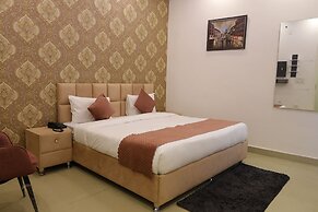 The Sandalwood By La Carnation