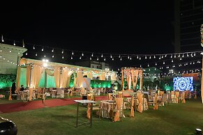 The Sandalwood By La Carnation