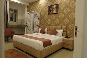 The Sandalwood By La Carnation