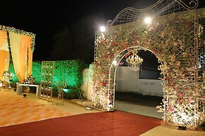 The Sandalwood By La Carnation