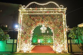 The Sandalwood By La Carnation