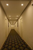 The Sandalwood By La Carnation