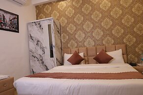 The Sandalwood By La Carnation