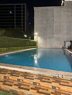 The Sandalwood By La Carnation