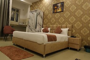 The Sandalwood By La Carnation