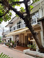 Samailaos Residence