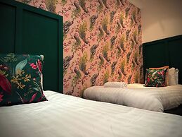 Sleeps10-parking-garden-hottub-petfriendly