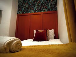 Sleeps10-parking-garden-hottub-petfriendly