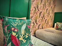 Sleeps10-parking-garden-hottub-petfriendly