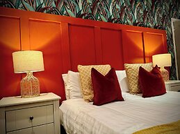 Sleeps10-parking-garden-hottub-petfriendly