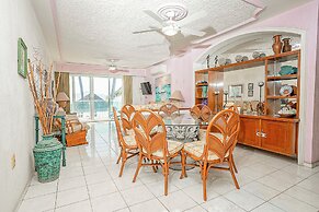 Playa Azul Apt with Sea views & Pool