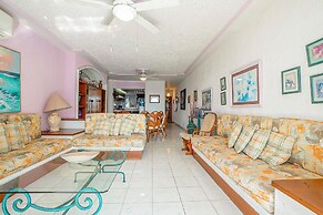 Playa Azul Apt with Sea views & Pool