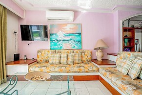 Playa Azul Apt with Sea views & Pool