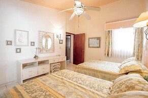 Playa Azul Apt with Sea views & Pool