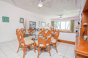 Playa Azul Apt with Sea views & Pool