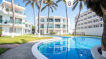 Playa Azul Apt with Sea views & Pool