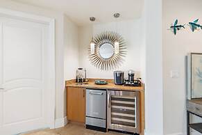 Turquoise Place 2205 C