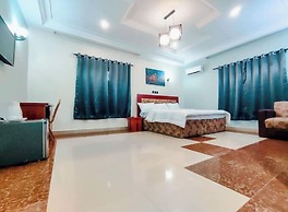Apex Hotel And Suites