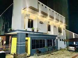 Apex Hotel And Suites