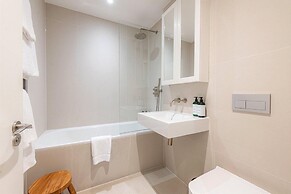 Apartment-sleeps4-parking-100walkingscore