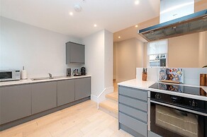 Apartment-sleeps4-parking-100walkingscore