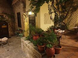 Saint Michel Apartments